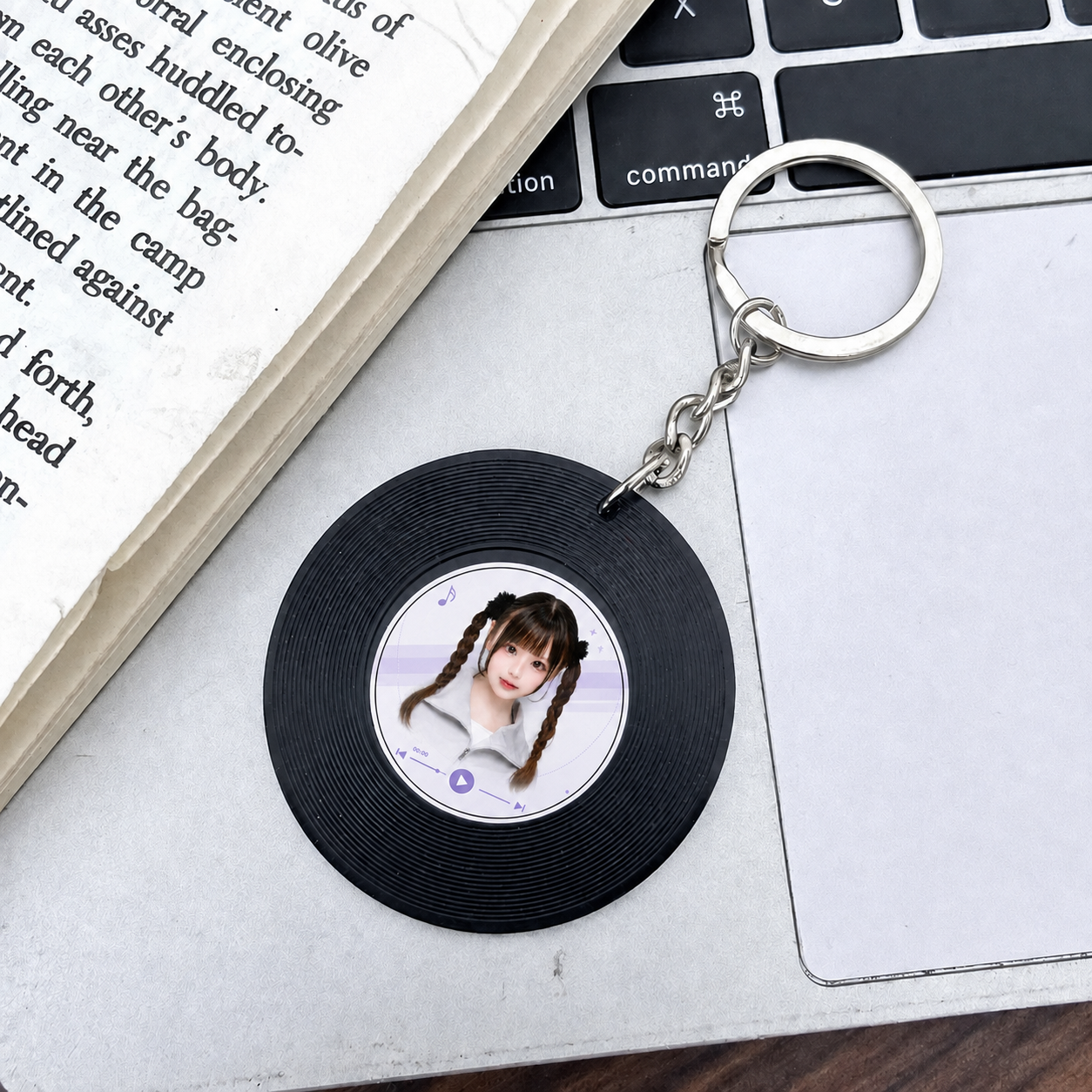 レコード型のNFCキーホルダー
